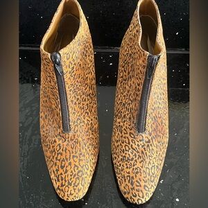 Leopard cheetah brown black suede leather zipper ankle heel booties vintage